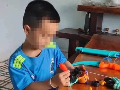 Chưa tìm thấy người thân cho bé trai khoảng 4 tuổi bị thả giữa đường