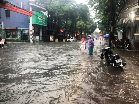 Quảng Ngãi mưa trắng trời, nhiều nơi ngập nặng