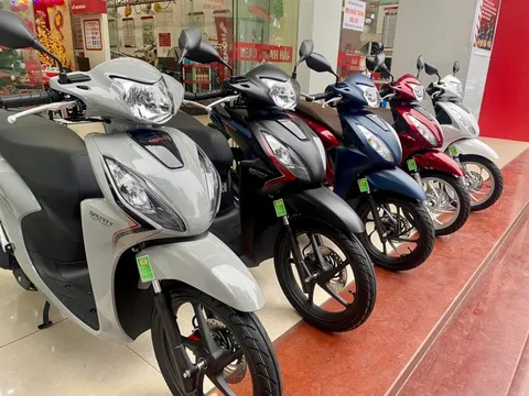 Giá xe máy đồng loạt giảm sâu: Honda Vision thấp nhất kể từ đầu năm, Honda Air Blade, Winner X… bán dưới giá đề xuất tới 14 triệu đồng