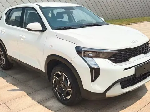 Kia Sonet 2024 lộ diện ngoài đời thực trước ngày ra mắt: Có chi tiết như Seltos, đi một bước trước Raize