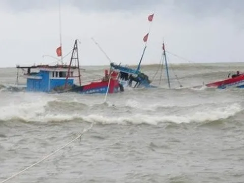 Quảng Nam: Tàu cá liên tiếp gặp nạn, 15 người mất tích