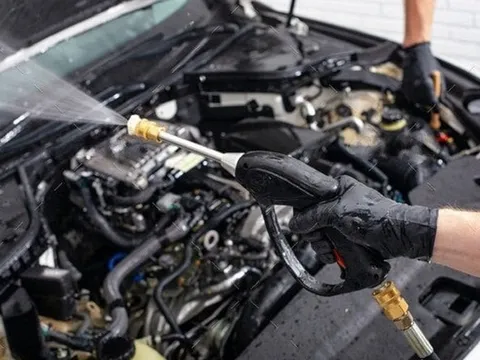 Bao lâu thì nên rửa khoang máy ô tô?