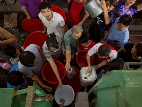 Bí thư Hà Nội: Bằng mọi cách cấp nước sạch trở lại cho người dân khu đô thị Thanh Hà