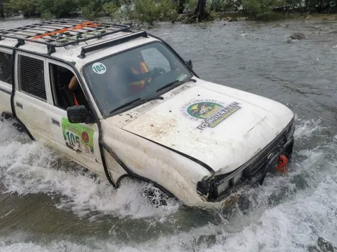 Hàng chục xe băng suối, vượt đồi cát tại giải đua ô tô địa hình quốc tế RFC Việt Nam - Quảng Bình 2023