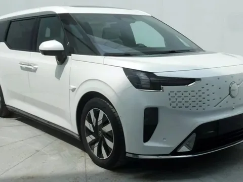 Volvo EM90 lộ diện: MPV hạng sang đấu Lexus LM, ra mắt giữa tháng sau