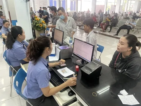 Ngày đầu bán vé tàu Tết Giáp Thìn 2024: Hơn 12.500 vé được bán ra trong 2 tiếng