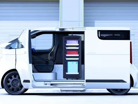 Đây mới là MPV siêu thực dụng của Toyota: Tuỳ biến đủ kiểu, đi gia đình cắm trại được, làm bán hàng cũng được