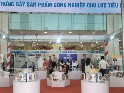 Nhiều sản phẩm công nghiệp sáng tạo thu hút khách tham quan tại hội chợ Việt Nam - Nhật Bản