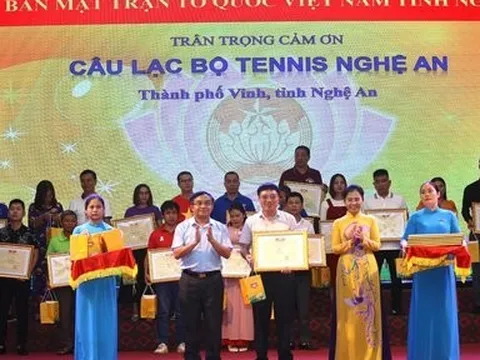 CLB Tennis Báo chí Nghệ An nhận Bằng khen về công tác an sinh xã hội