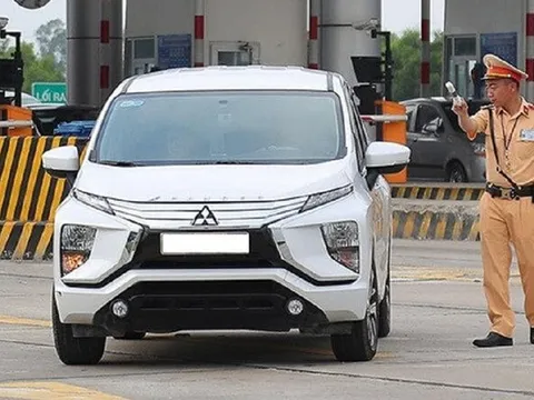 Bật xi nhan đúng cách để tránh bị phạt