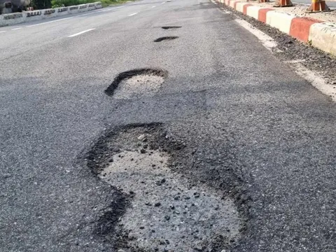 Mục sở thị đoạn QL1A đi qua Thừa Thiên-Huế “sau mưa lại vá”