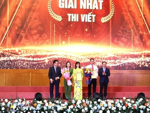 Trao giải cuộc thi “Tìm hiểu Quảng Ninh 60 năm xây dựng và phát triển”