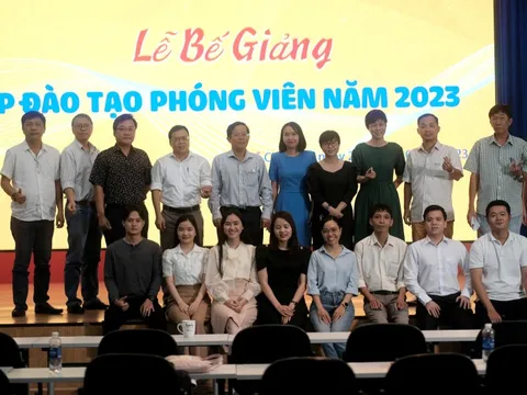 Bế giảng lớp đào tạo phóng viên mới của Báo Người Lao Động