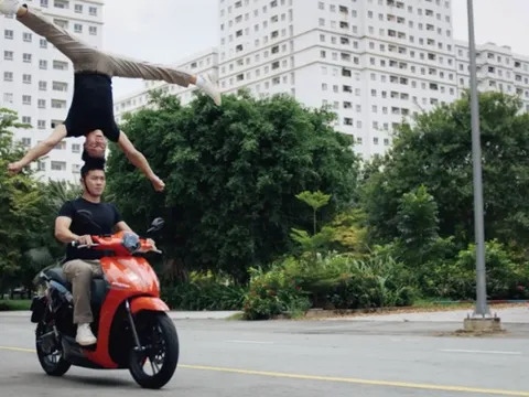 Xử lý ra sao với quảng cáo xe máy điện mà Quốc Cơ - Quốc Nghiệp làm xiếc gây bức xúc?