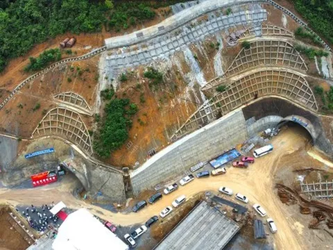 Cận cảnh hầm xuyên núi nghìn tỷ phức tạp nhất cao tốc Bắc - Nam