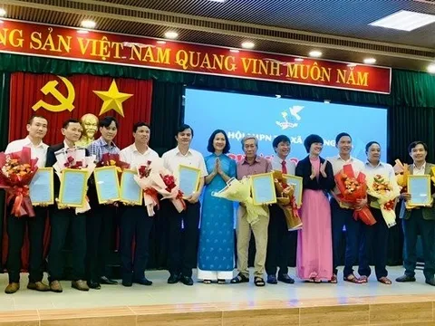 15 nam giới ở Thừa Thiên-Huế được kết nạp hội viên Hội Phụ nữ