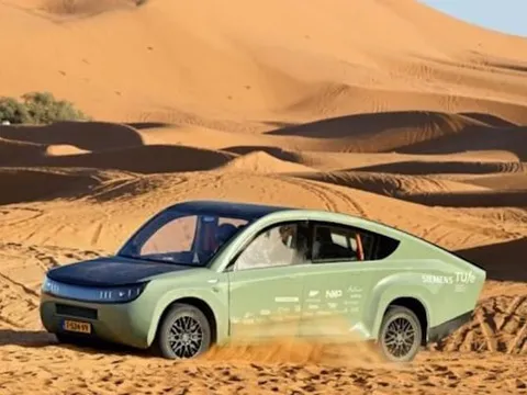 Xe địa hình năng lượng mặt trời chạy hơn 700 km không cần sạc