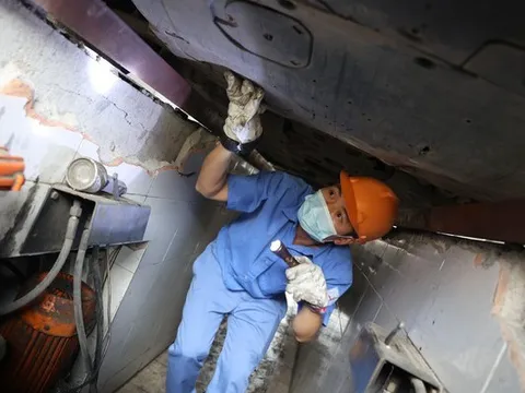 Cảnh báo nguy cơ tái diễn ùn tắc đăng kiểm ô tô cuối năm