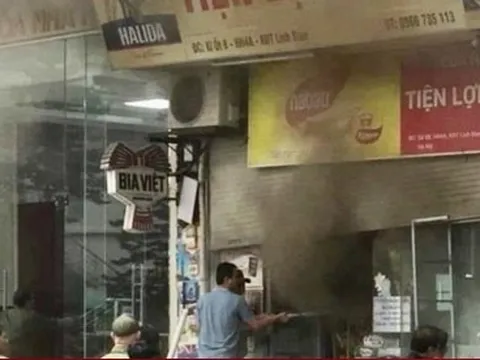 Hà Nội: Cháy cửa hàng tiện lợi ở chung cư Linh Đàm, nghi do chập điện