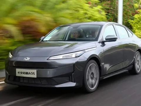 Mẫu sedan hybrid 'nhìn là mê' đối đầu Kia K3: Giá từ 300 triệu đồng, tiêu thụ chưa đến 1lít/100 km