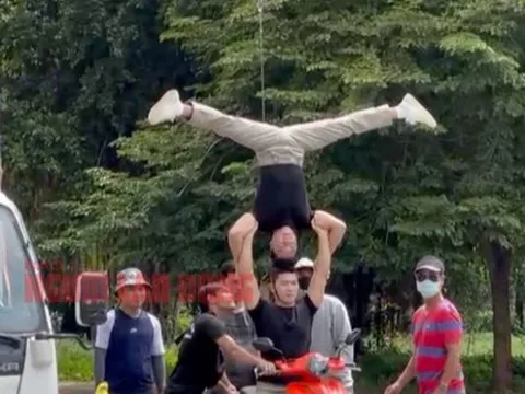 VIDEO: Cận cảnh hậu trường Quốc Cơ - Quốc Nghiệp quay clip chồng đầu trên xe máy