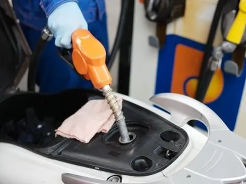Giá xăng dầu hôm nay 20/10: Tiếp tục tăng