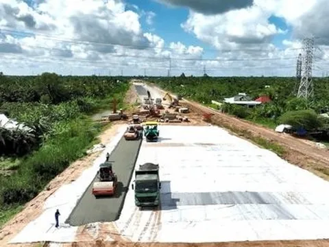 Đồng Tháp bàn giao 4 mỏ cát phục vụ thi công cao tốc tại miền Tây