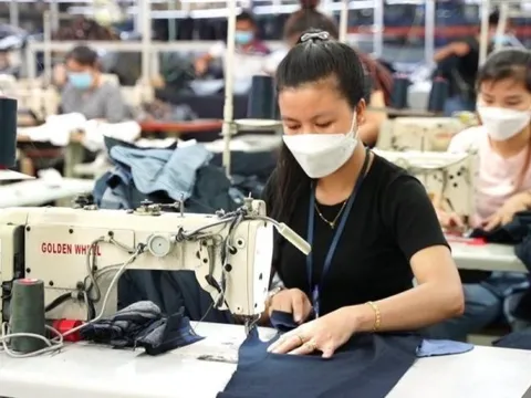 Dệt may Việt Nam mong ngóng thị trường 'ấm' lên