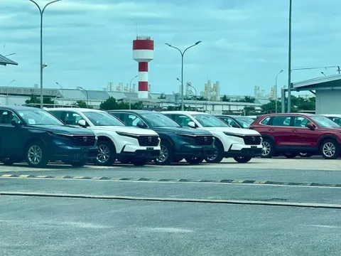 Honda CR-V 2024 ồ ạt về nhà máy tại Việt Nam trước ngày ra mắt với nhiều màu sắc, có điểm khác bản Thái Lan