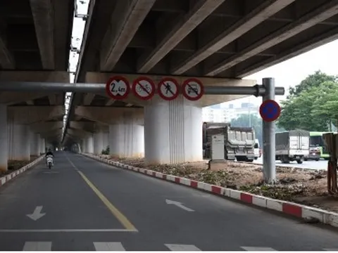 Cầu vòm sắt hồ Linh Đàm đã "sạch bóng" xe cộ dừng đỗ trái phép