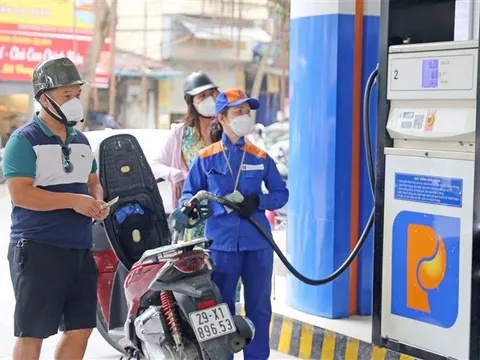 Giá xăng bật tăng sau 2 lần giảm liên tiếp