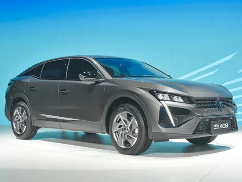 Ảnh thực tế Peugeot 408 bản tiêu chuẩn giá 999 triệu: Đáng mua nếu không cầu kỳ về tiện nghi