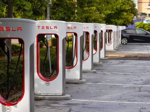 Tesla thừa nhận thấm đòn khó khăn, loạt hãng xe điện lo sợ