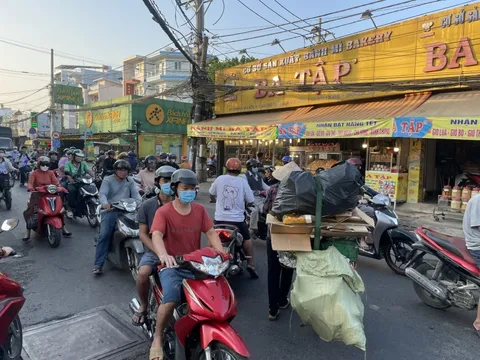 Đề xuất cấm container trên tuyến đường nguy hiểm ở Hóc Môn