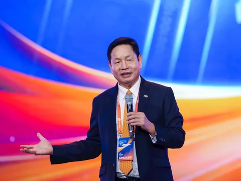 Ông Trương Gia Bình kể lại từ việc giải bài toán đủ sống với mức lương 5 USD/tháng đến sự "giác ngộ" về sức manh của công nghệ thông tin