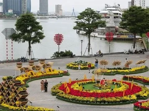 Đà Nẵng đầu tư 20 tỷ đồng trang trí hoa – điện chiếu sáng phục vụ Tết 2024