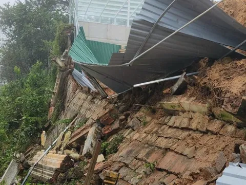 Lâm Đồng: Mưa lớn gây sạt lở tại một công trình tại Tp.Đà Lạt