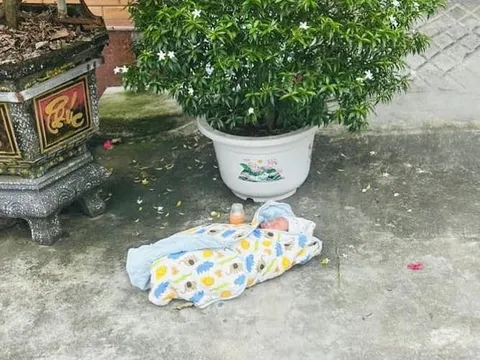 Nghệ An: Bé gái 7 ngày tuổi bị bỏ rơi trước cửa nhà vợ chồng hiếm muộn