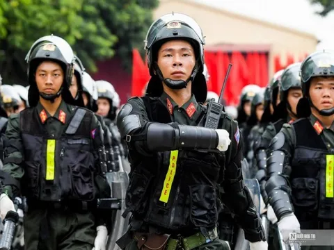 Hơn 500 CSCĐ diễu binh kỷ niệm 20 năm thành lập Trung đoàn CSCĐ Thủ đô