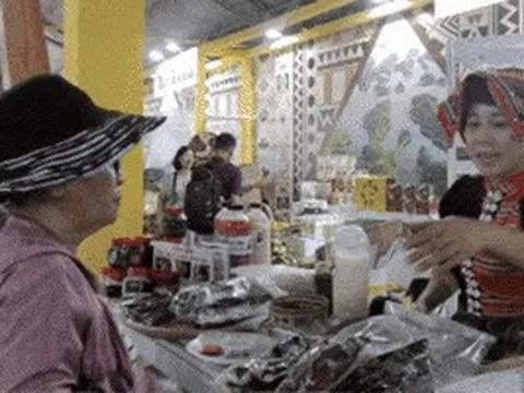 VIDEO: Hàng ngàn sản phẩm OCOP và đặc trưng vùng, miền quy tụ tại TP HCM