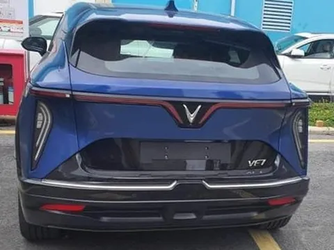 VinFast VF 7 lộ diện trong nhà máy: 2 điểm khác bản concept, dễ là xe thương mại sắp bán ra thị trường