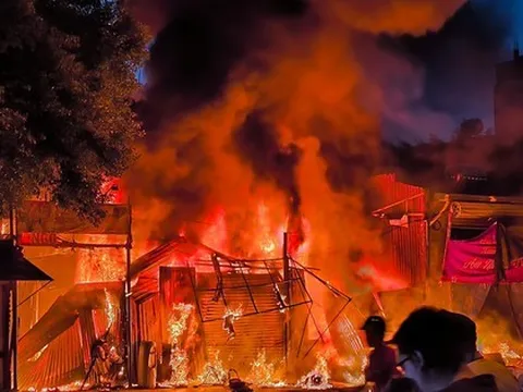 Cận cảnh hiện trường vụ cháy khiến 4 người trong một gia đình thương vong ở Hà Nội