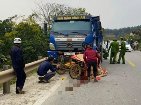 Hai bố con đi xe máy tử vong trong vụ va chạm với xe tải