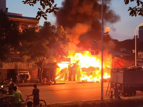 Hà Nội: Cháy nhà lúc trời vừa tối, 3 mẹ con tử vong