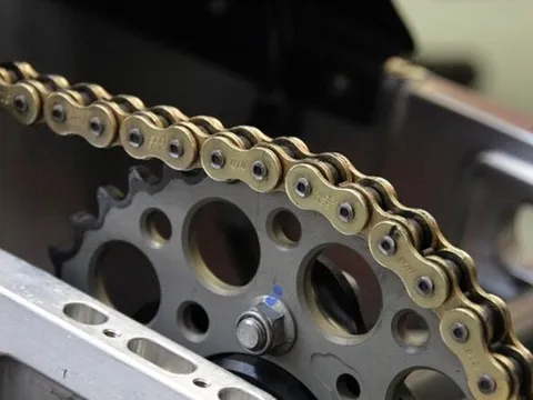 Bao lâu thì nên bôi trơn xích xe máy?