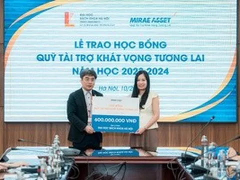 Quỹ Tài Trợ Khát Vọng Tương Lai tặng hơn 1,3 tỷ đồng cho sinh viên
