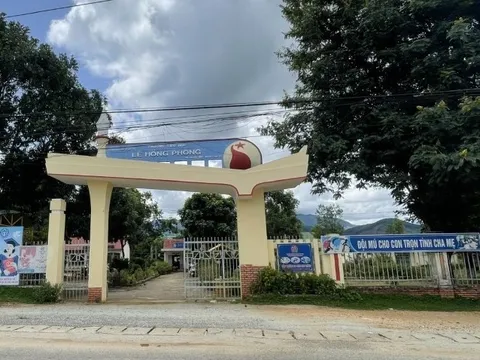 Vừa được hỗ trợ 3 triệu đồng, giáo viên bị trường thu lại 2,3 triệu đồng