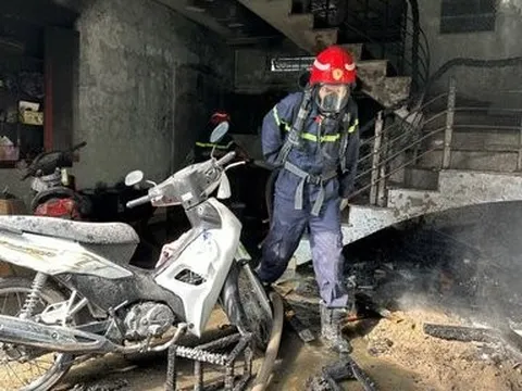 Cứu nhiều người mắc kẹt trong ngôi nhà cháy ở Hải Phòng