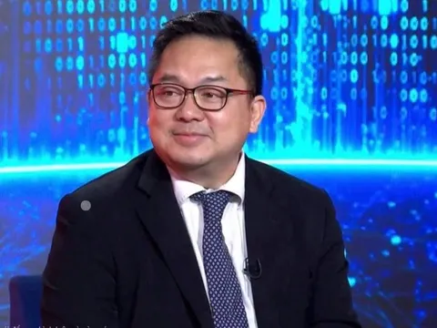 Ông Hoàng Nam Tiến: "Cuộc đời này có vô số cơ hội, không cần phải sống chết tranh giành thứ gì"