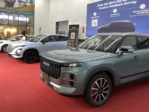 Ảnh thực tế 3 SUV và sedan Chery sắp ra mắt Việt Nam: Trang bị hiện đại, dễ nhận diện dù che kín logo